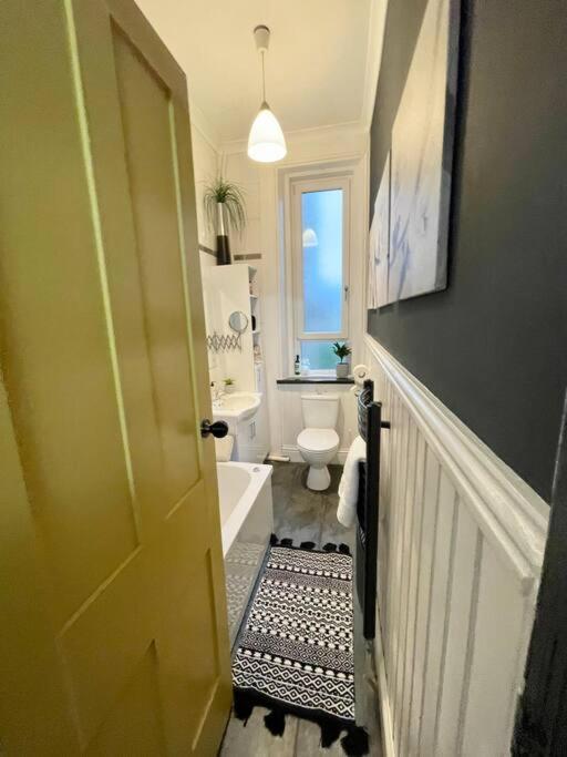 Traditional Apt Close To City Centre & Hampden Glasgow Extérieur photo